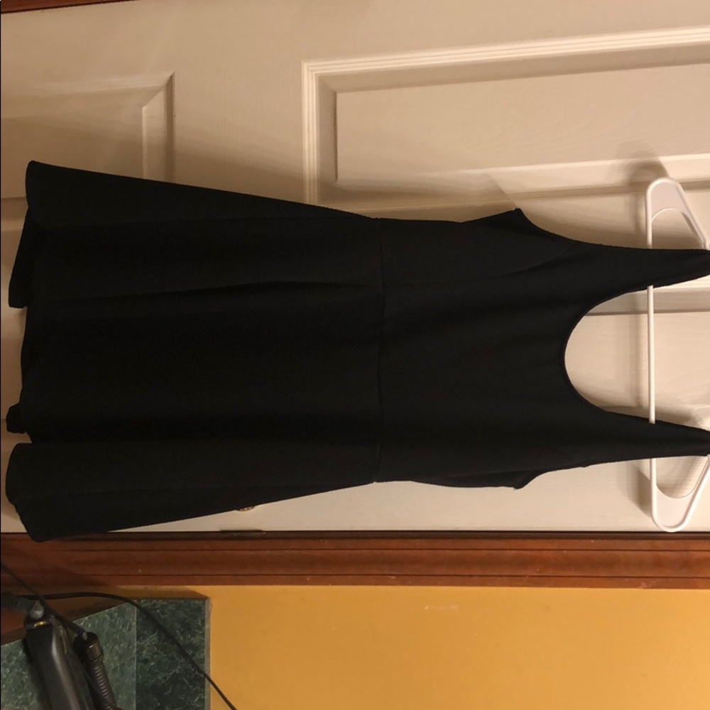 Black sleeveless dress